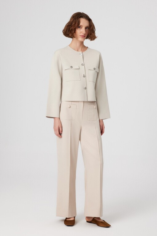 Beige Buttoned Pocket Detail Short Women's Jacket - Triko Mısırlı