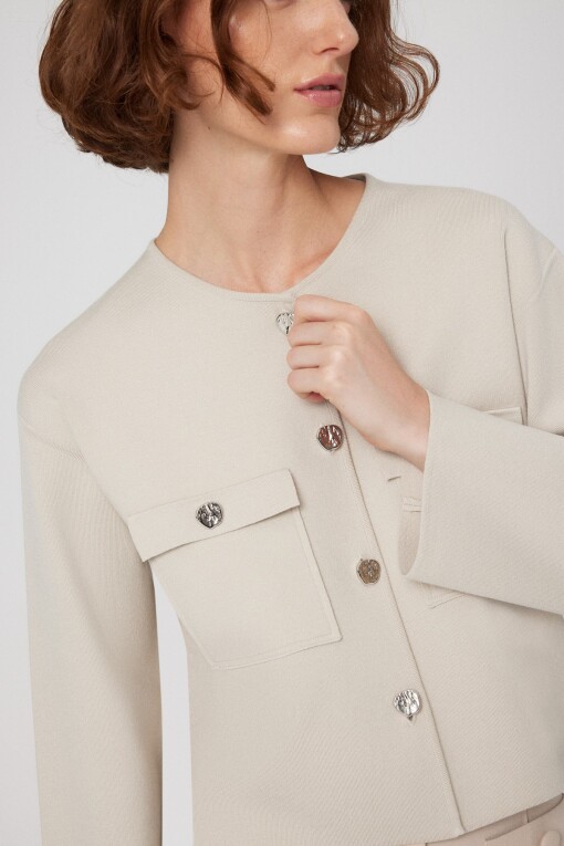 Beige Buttoned Pocket Detail Short Women's Jacket - Triko Mısırlı