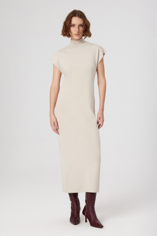Beige Padded Shoulder Turtle Neck Long Dress - Triko Mısırlı