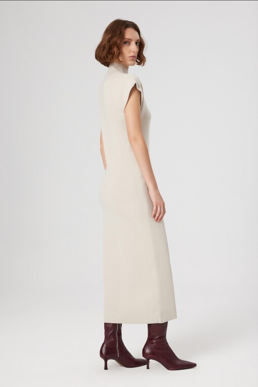 Beige Padded Shoulder Turtle Neck Long Dress - Triko Mısırlı
