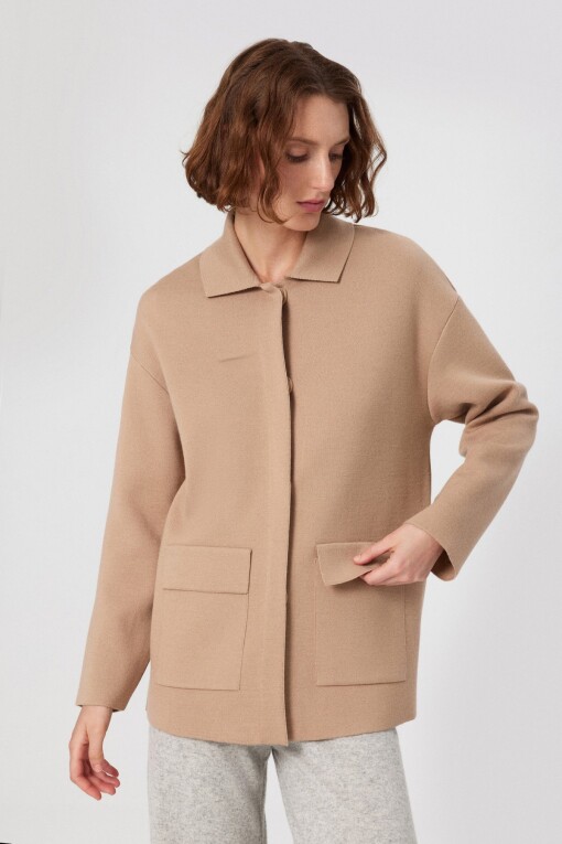 Beige Shirt Collar Pocket Detail Women's Jacket - Triko Mısırlı