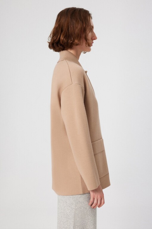 Beige Shirt Collar Pocket Detail Women's Jacket - Triko Mısırlı