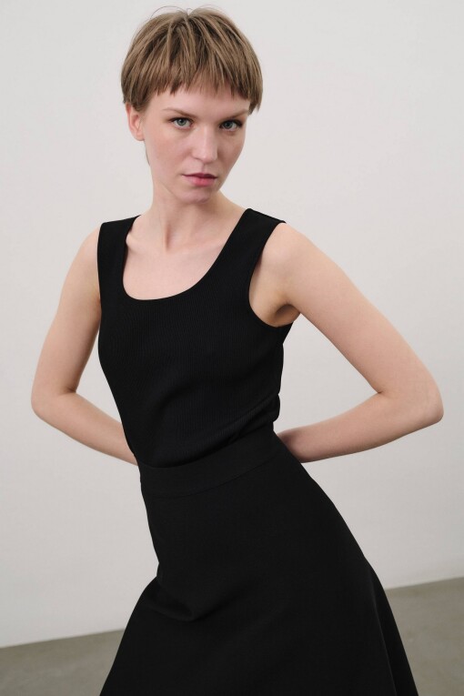 Black Midi Skirt - Triko Mısırlı