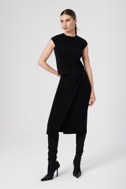 Black Patterned Collar Crop Top 