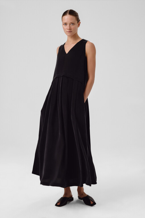 Black Pleated Hem Sleeveless Long Dress - Triko Mısırlı