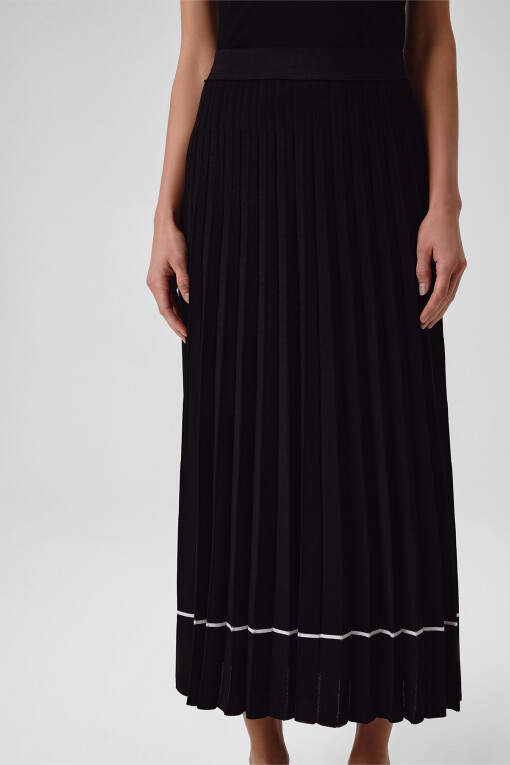 Black Pleated Long Skirt - Triko Mısırlı