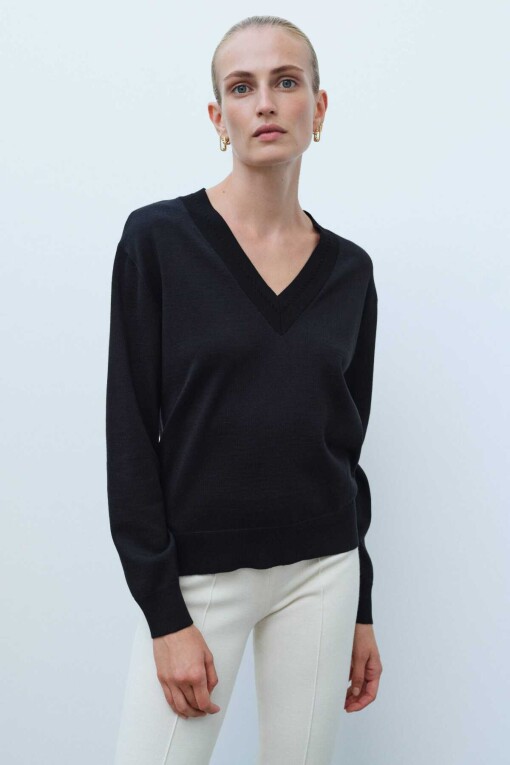 Black V-Neck Basic Knit Women's Sweater 