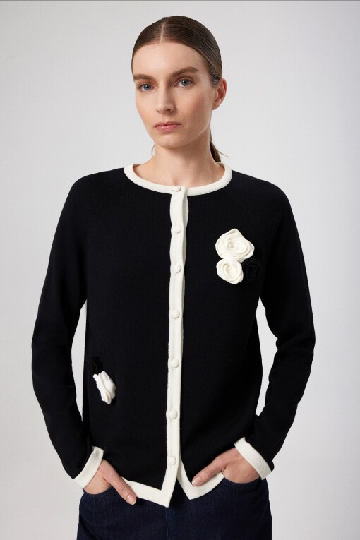Black White Rose Appliqué Women's Cardigan - Triko Mısırlı