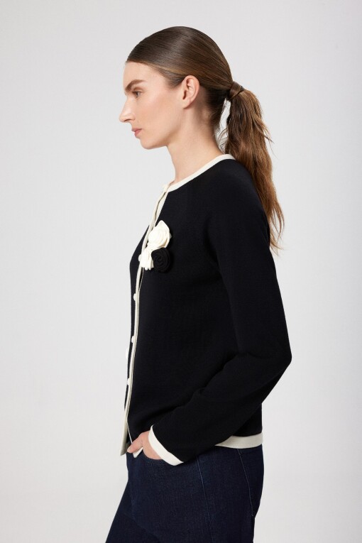 Black White Rose Appliqué Women's Cardigan - Triko Mısırlı