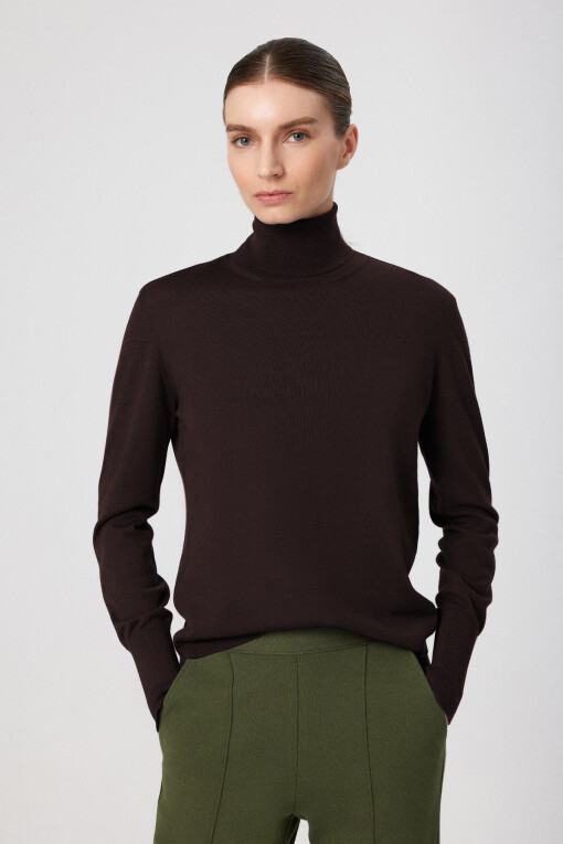 Brown Turtle Neck Long Sleeve Women's Sweater 