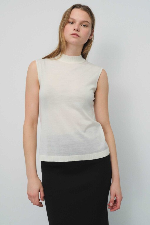 Ecru Half Turtle Neck Sleeveless Knit Blouse 