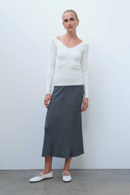 Ecru V-Neck Slim Fit Knit Women's Sweater - Triko Mısırlı