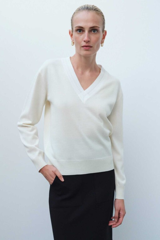 Ecru V-Neck Wide Cut Knit Women's Sweater 