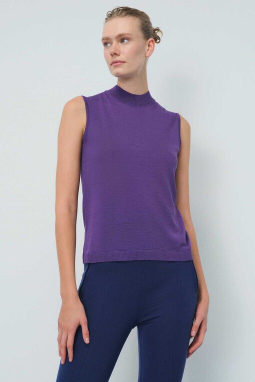 Lilac Half Turtle Neck Sleeveless Knit Blouse 