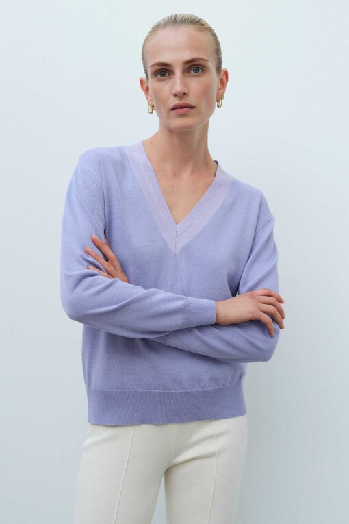 Lilac V-Neck Women's Sweater 