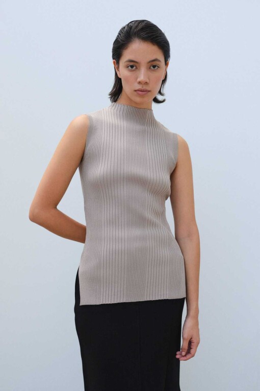 Stone Slit Detail Sleeveless Knit Blouse 