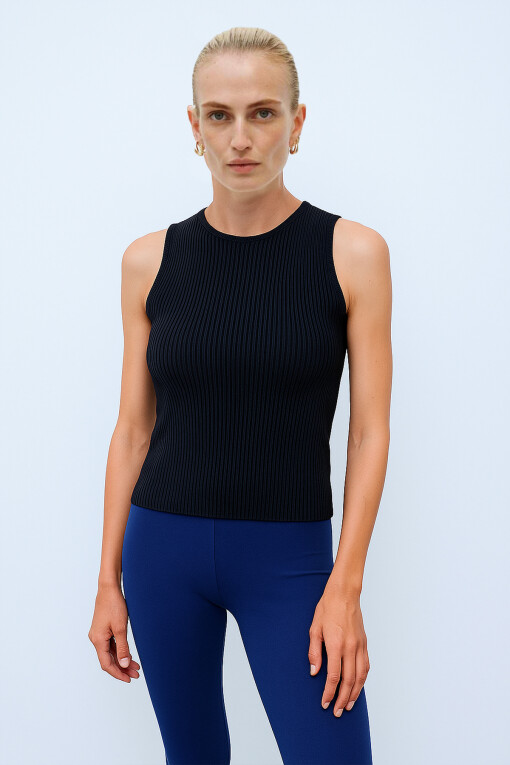 Halter Yaka Siyah Triko Crop Top - Mısırlı