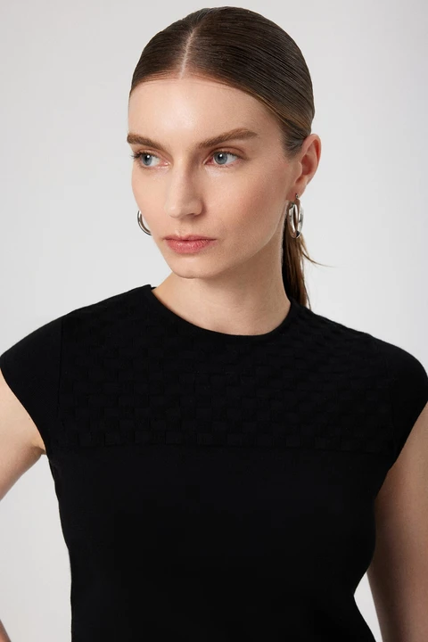 Siyah Yakası Desenli Crop Top - 2
