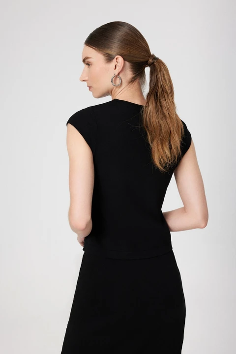 Siyah Yakası Desenli Crop Top - 4