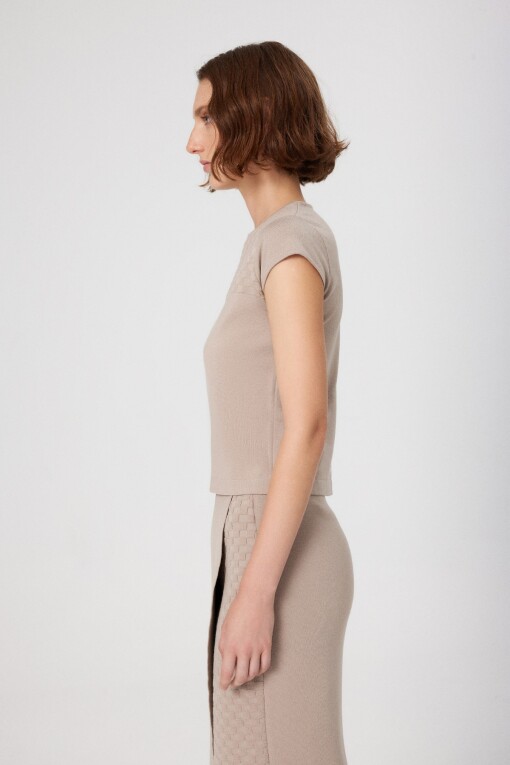 Taş Yakası Desenli Crop Top - Triko Mısırlı